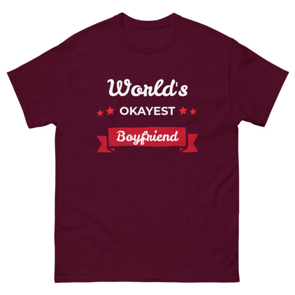 Boyfriend T Shirt klassisches Herren-T-Shirt "World's okayest Boyfriend" weinrotes T-Shirt mit humorvollem Aufdruck